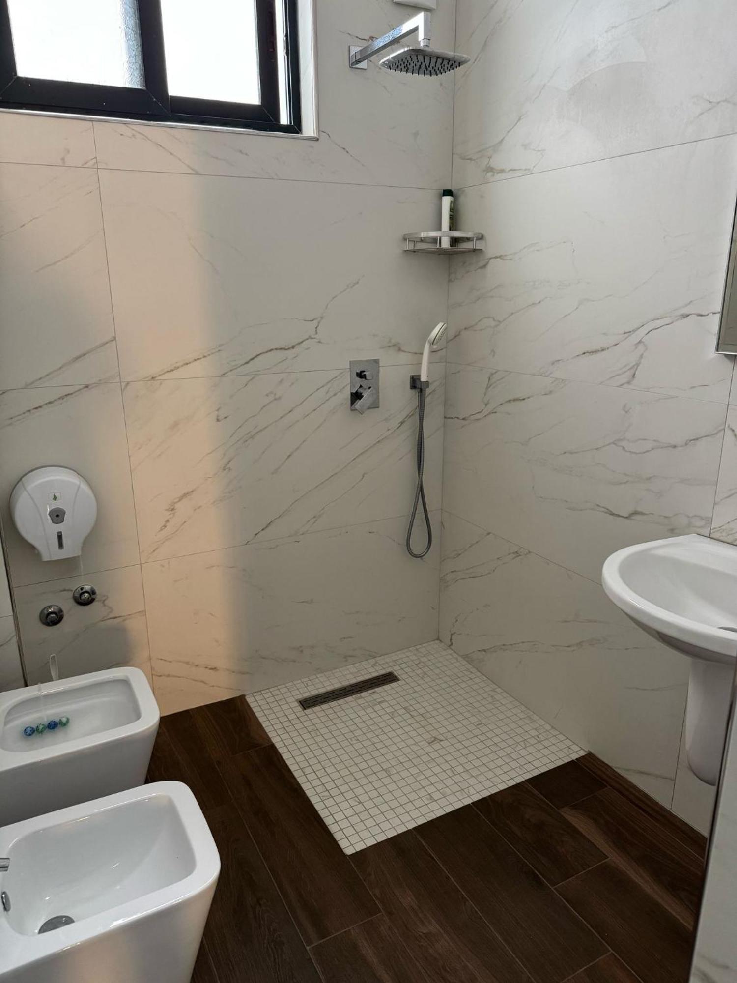 Hotel Europa Lezhë 외부 사진